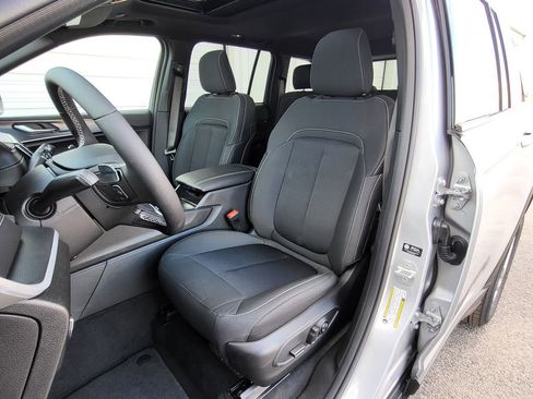 New 2025 Jeep Grand Cherokee Laredo w/ Luxury Tech Group I AWD/4WD image 14