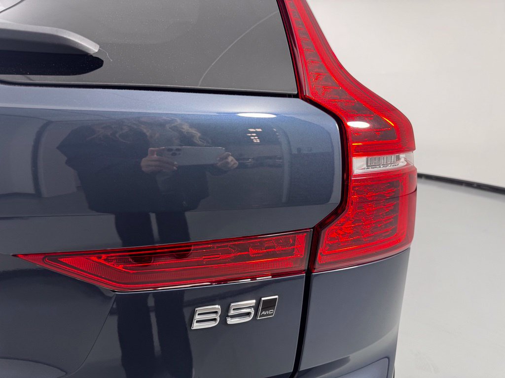 Used 2022 Volvo XC60 B5 Momentum w/ Advanced Package AWD/4WD image 7