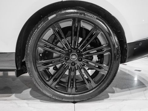 Used 2025 Land Rover Range Rover SE AWD/4WD image 14