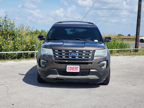 Used 2016 Ford Explorer XLT w/ Equipment Group 202A AWD/4WD image 2