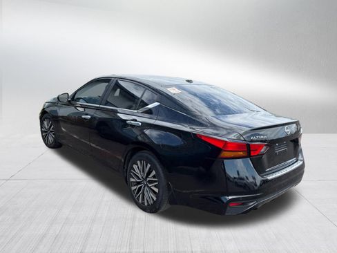 Used 2023 Nissan Altima 2.5 SV w/ SV Premium Package FWD image 3