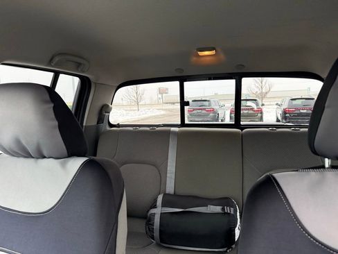 Used 2019 Nissan Frontier SV image 11