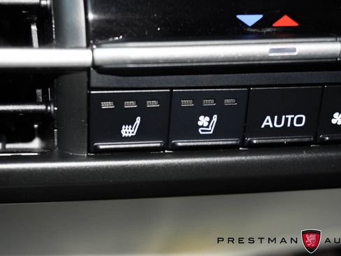 Used 2023 Toyota Sienna Platinum AWD/4WD image 33