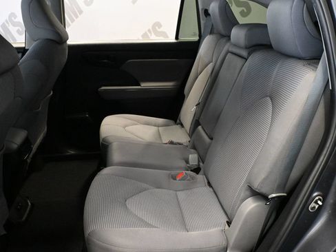 Used 2020 Toyota Highlander L FWD image 15