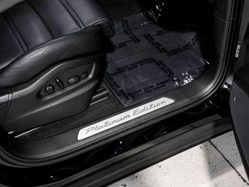 Used 2023 Porsche Cayenne Platinum Edition image 25