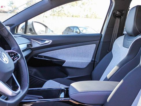 New 2025 Volkswagen ID.4 Pro AWD/4WD image 17