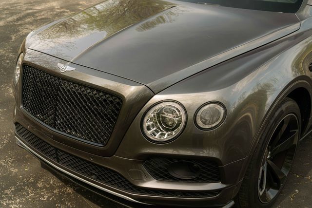Used 2018 Bentley Bentayga AWD/4WD image 36