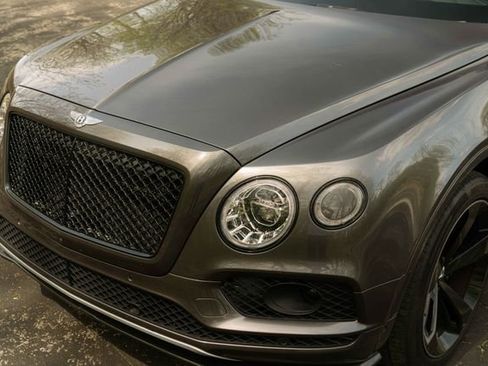 Used 2018 Bentley Bentayga AWD/4WD image 36