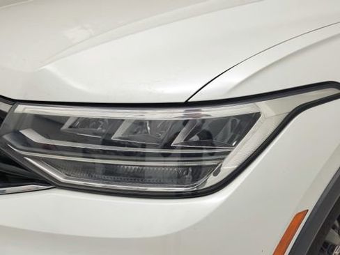 Used 2022 Volkswagen Tiguan SE R-Line image 10