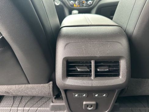Used 2023 Chevrolet Equinox Premier image 24