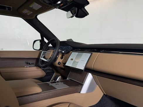New 2026 Land Rover Range Rover SE image 18