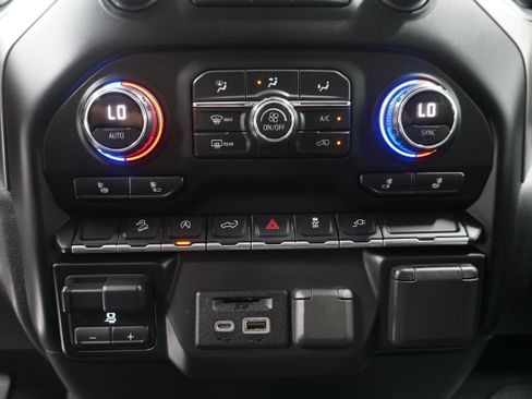 Used 2019 Chevrolet Silverado 1500 LT w/ Texas Edition AWD/4WD image 19