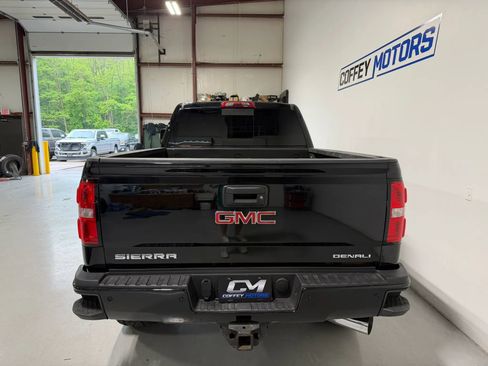 Used 2018 GMC Sierra 2500 Denali w/ Duramax Plus Package AWD/4WD image 5
