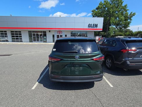 Used 2022 Toyota Sienna LE FWD image 4