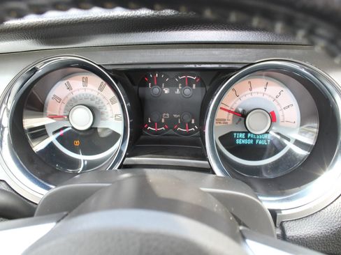 Used 2010 Ford Mustang Convertible image 12