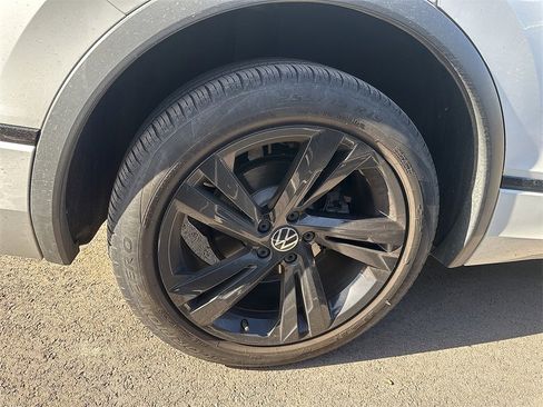 Used 2023 Volkswagen Tiguan SE R-Line image 5