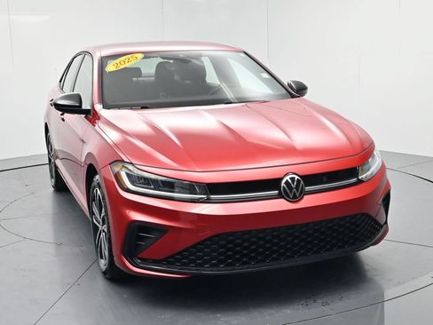 Used 2025 Volkswagen Jetta Sport FWD image 2