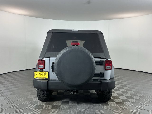 Used 2015 Jeep Wrangler Unlimited Rubicon w/ Connectivity Group AWD/4WD image 6