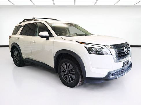 Used 2023 Nissan Pathfinder SV w/ SV Premium Package FWD image 3