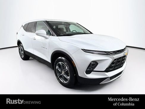 Used 2025 Chevrolet Blazer LT FWD image 1