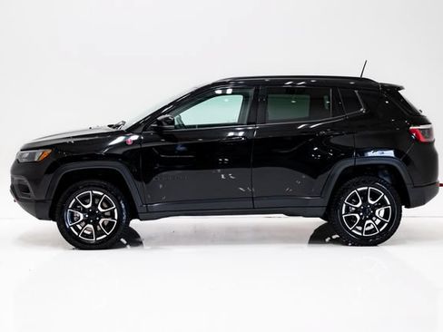 Certified 2024 Jeep Compass Trailhawk AWD/4WD image 28