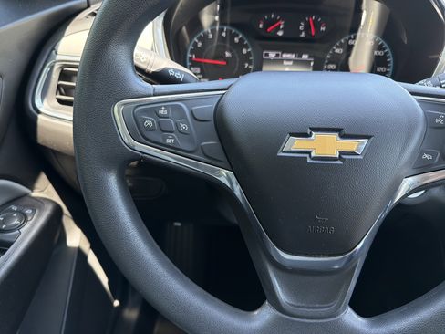 Used 2018 Chevrolet Equinox LS AWD/4WD image 19