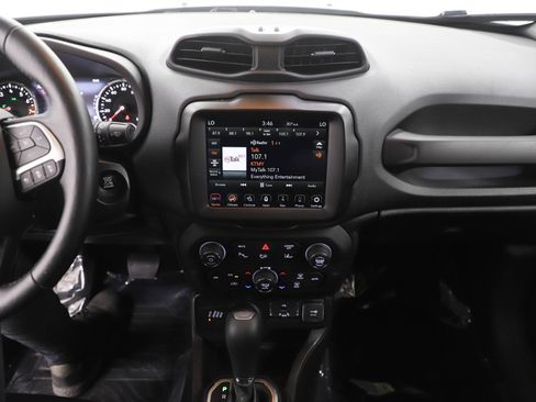 Used 2021 Jeep Renegade Latitude w/ Luxury Group I AWD/4WD image 22