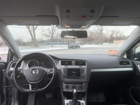 Used 2017 Volkswagen Golf S image 11