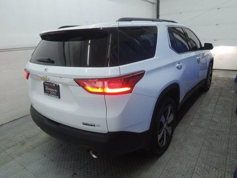 Used 2020 Chevrolet Traverse LT w/ LT Premium Package image 9