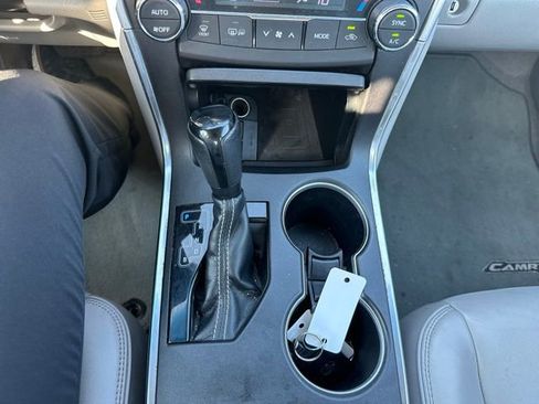 Used 2015 Toyota Camry XLE w/ Moonroof Package image 11