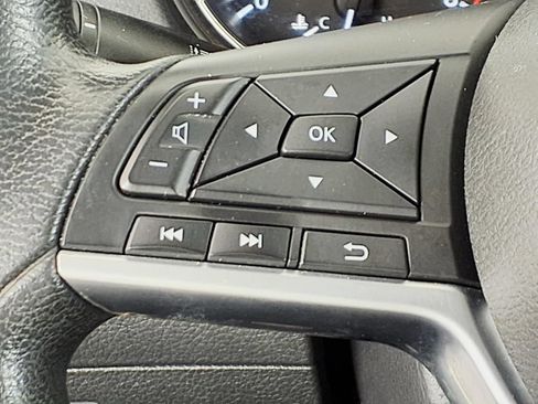 Used 2017 Nissan Rogue S FWD image 16