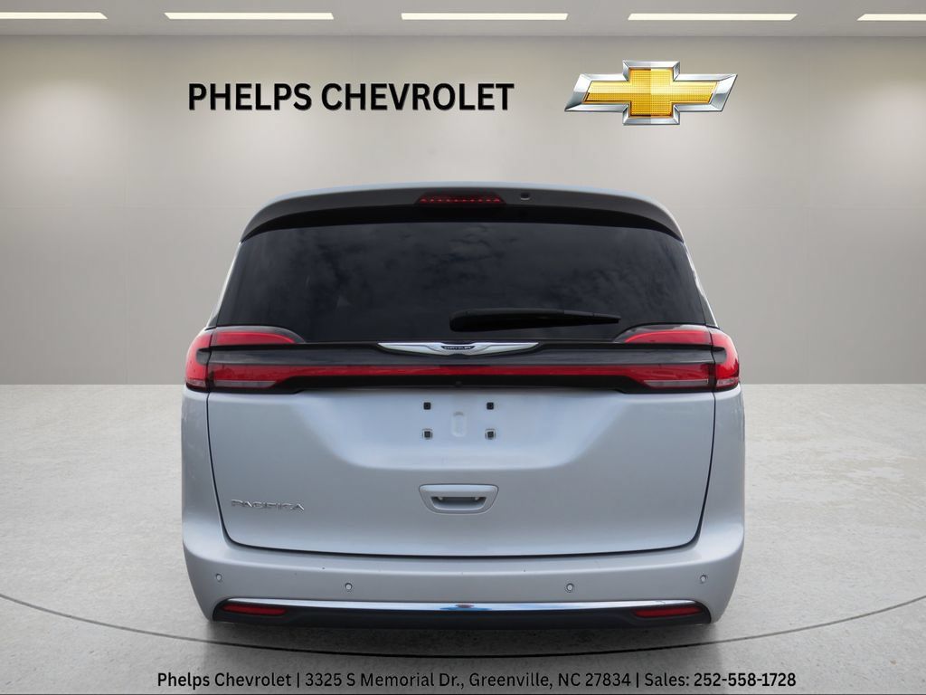 Used 2024 Chrysler Pacifica Touring-L FWD image 8