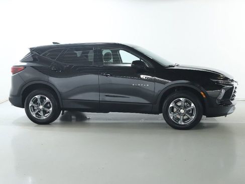 Used 2025 Chevrolet Blazer LT FWD image 11