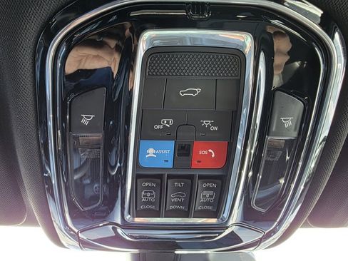 Used 2022 Jeep Grand Cherokee Overland image 11