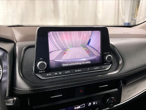 Used 2023 Nissan Rogue SV image 19