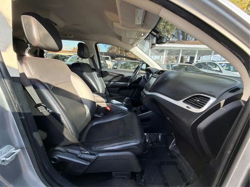 Used 2019 Dodge Journey GT image 25
