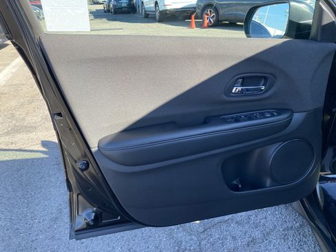 Used 2022 Honda HR-V LX image 16