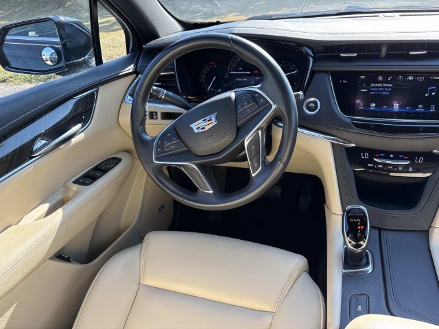 Used 2017 Cadillac XT5 FWD image 14