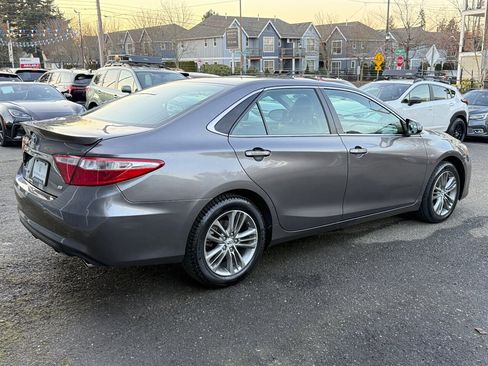 Used 2016 Toyota Camry SE w/ Moonroof Package image 8