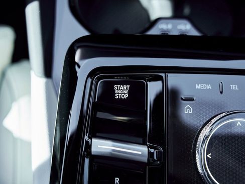 Used 2026 BMW 550e xDrive image 64