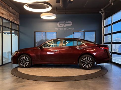 Used 2024 Nissan Altima 2.5 SV w/ SV Premium Package FWD image 39