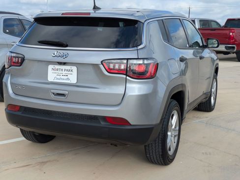 Used 2023 Jeep Compass Sport image 3