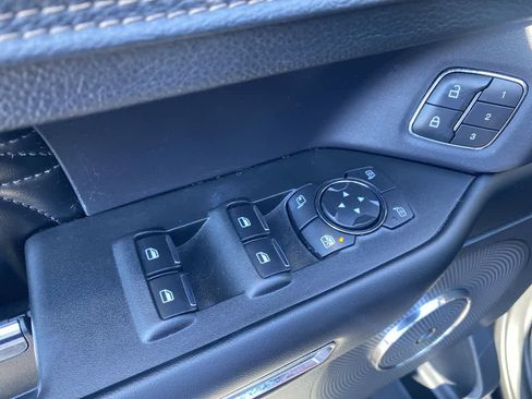 Used 2019 Ford Expedition Platinum image 12