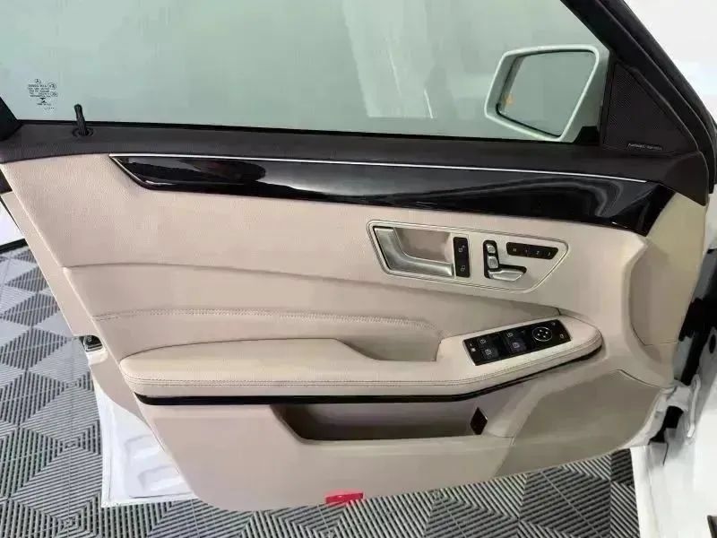 Used 2014 Mercedes-Benz E 250 BlueTEC 4MATIC Sedan image 22