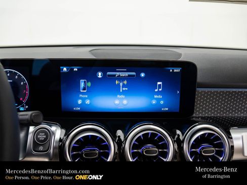 New 2025 Mercedes-Benz GLB 250 4MATIC image 24