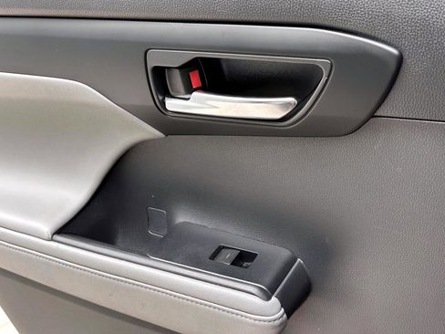 Certified 2020 Toyota Highlander XLE image 22