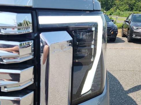 Used 2025 GMC Sierra 2500 Denali w/ Denali Reserve Package AWD/4WD image 9
