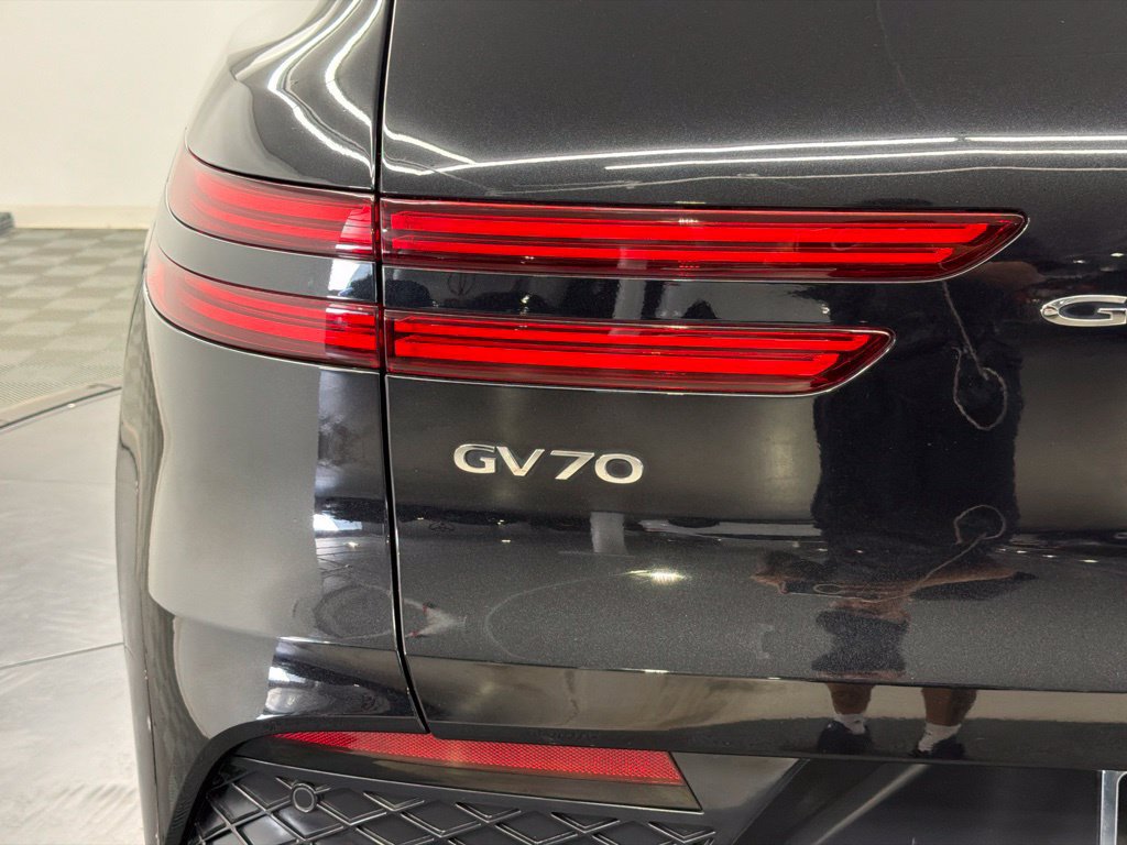 Used 2023 Genesis GV70 2.5T w/ Sport Prestige Package AWD/4WD image 13
