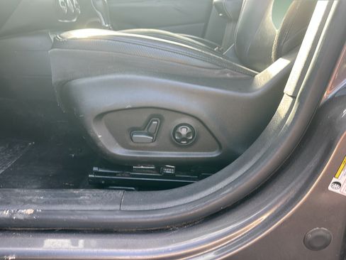 Used 2016 Jeep Renegade Limited AWD/4WD image 10