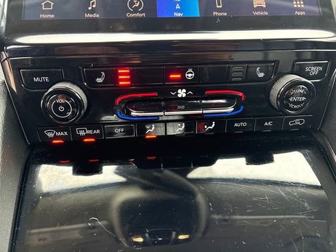 Used 2024 Jeep Grand Cherokee L Limited image 35